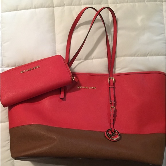 Michael Kors Large Tote - Picture 1 of 8